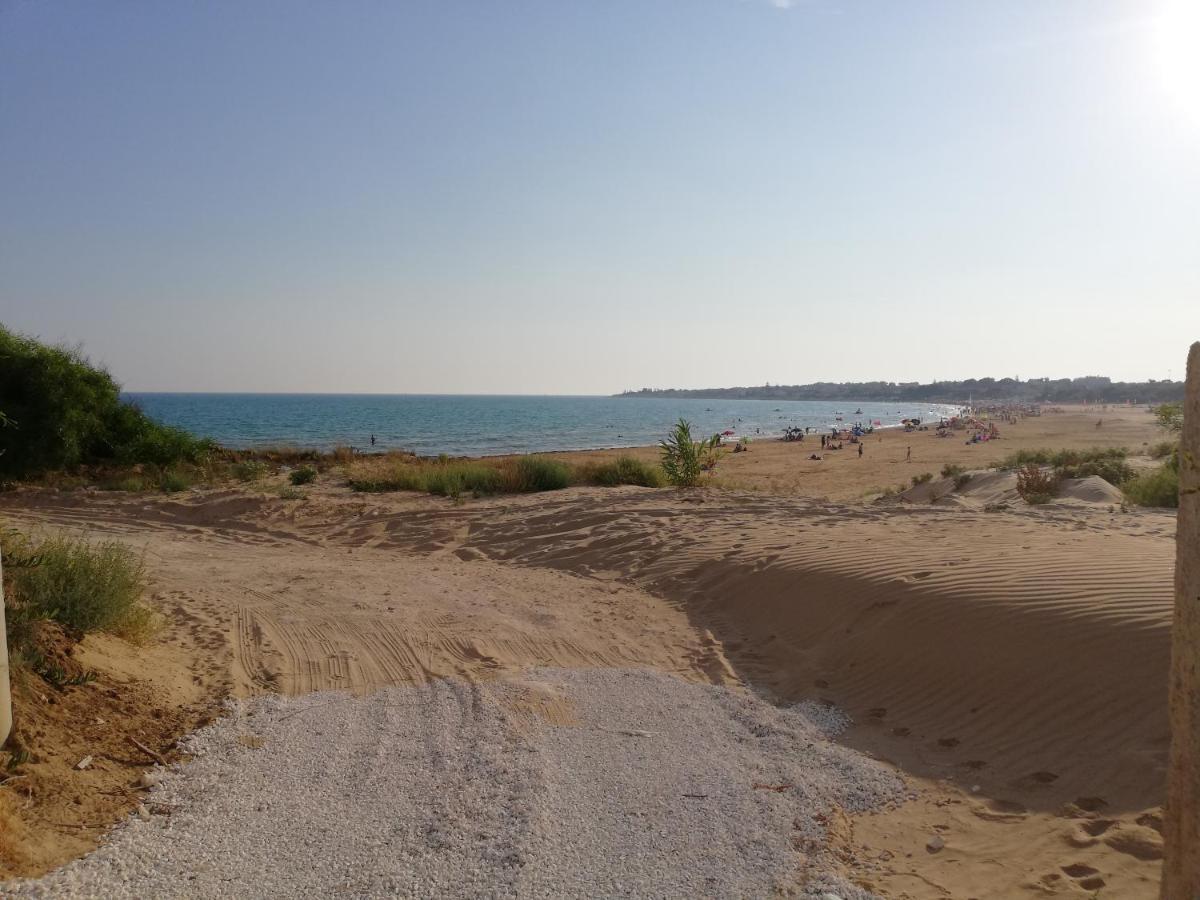 New Rooms On The Beach Pozzallo Bagian luar foto